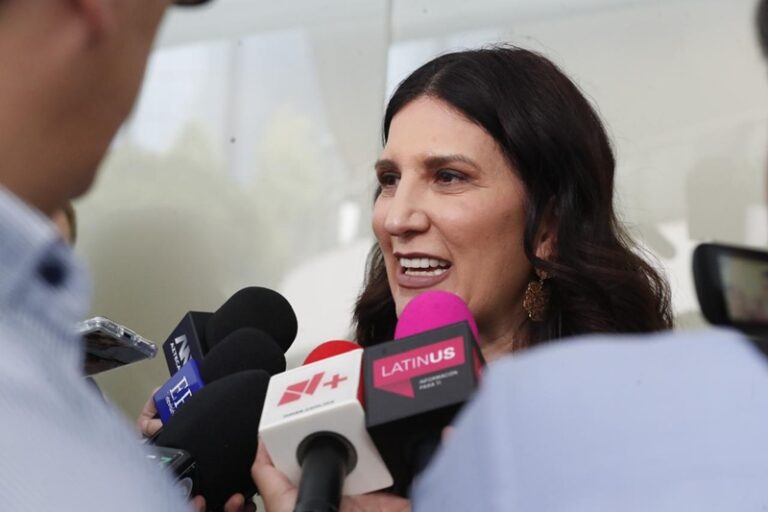 Kenia López Rabadán acusa uso del Estado para perseguir a la oposición