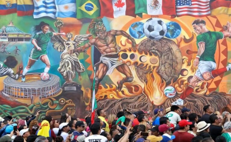 Certifican en Gustavo A. Madero el mural futbolero más grande del mundo