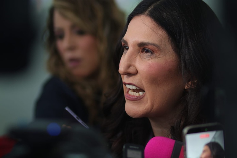 Kenia López denuncia impunidad y uso de recursos públicos en mitin