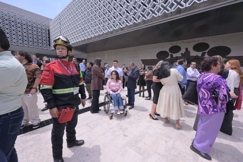 Diputados ponen a prueba protocolos durante simulacro por sismo